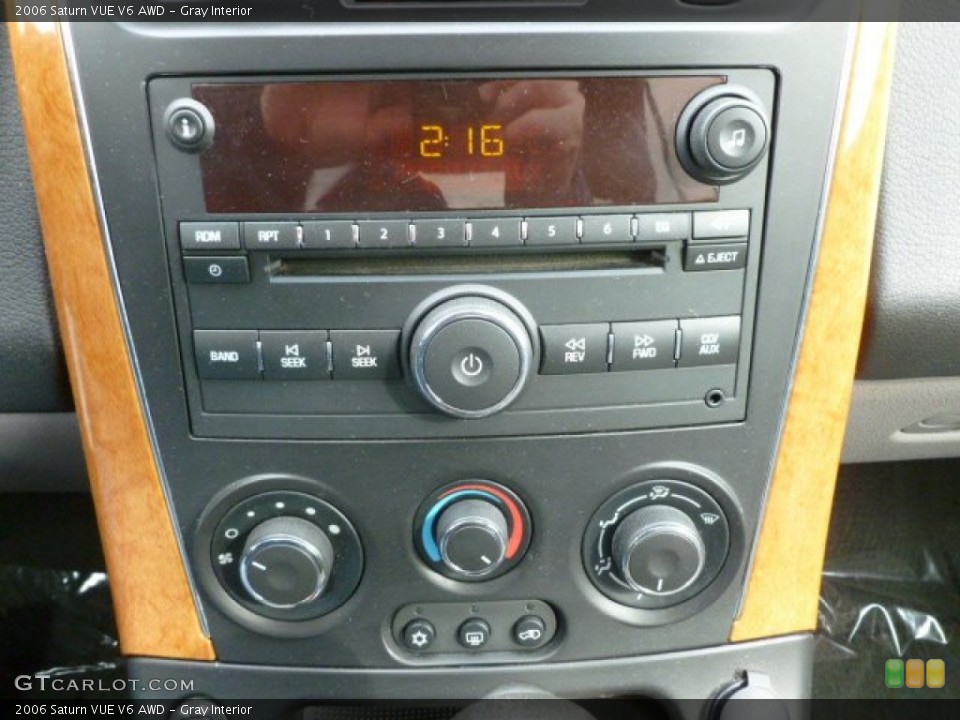 Gray Interior Audio System for the 2006 Saturn VUE V6 AWD #61527838