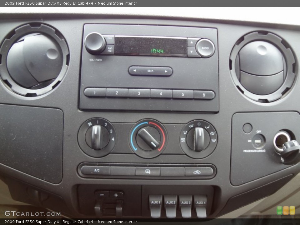 Medium Stone Interior Controls for the 2009 Ford F250 Super Duty XL Regular Cab 4x4 #61572804