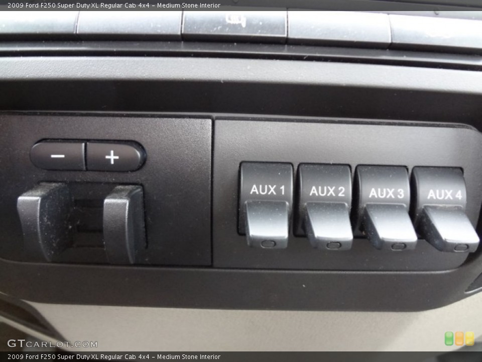 Medium Stone Interior Controls for the 2009 Ford F250 Super Duty XL Regular Cab 4x4 #61572825