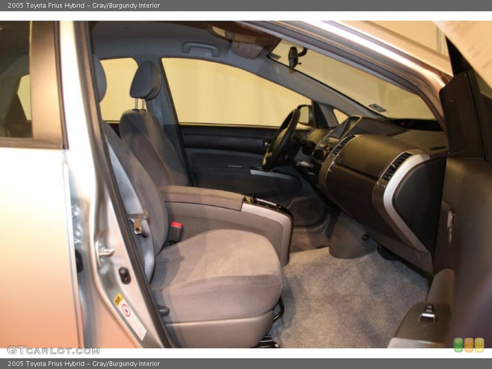Gray/Burgundy Interior Photo for the 2005 Toyota Prius Hybrid #61599819