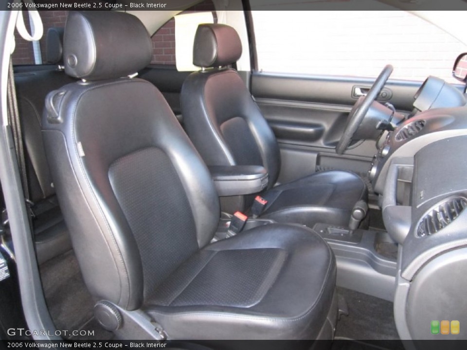 Black Interior Photo for the 2006 Volkswagen New Beetle 2.5 Coupe #61606365