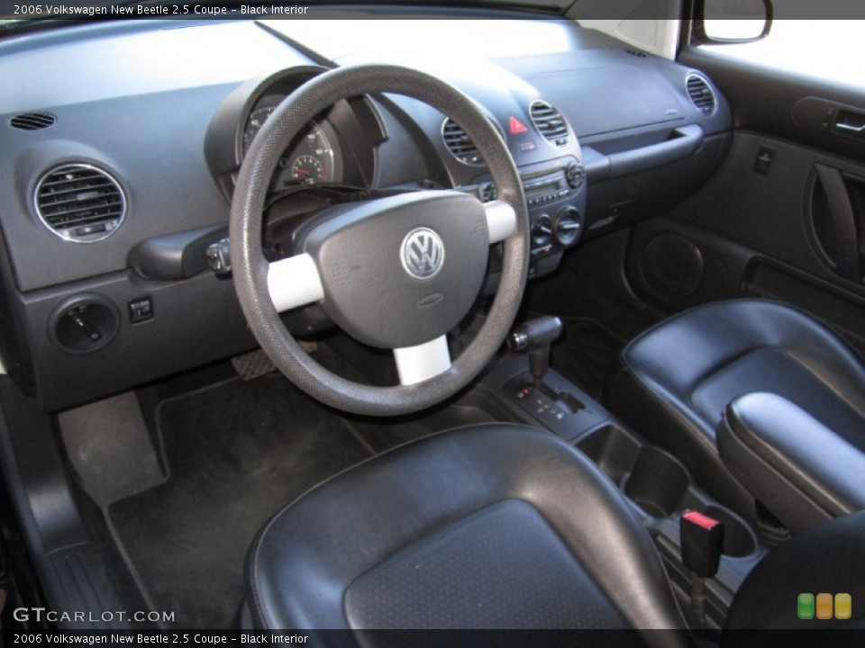 Black Interior Photo for the 2006 Volkswagen New Beetle 2.5 Coupe #61606374