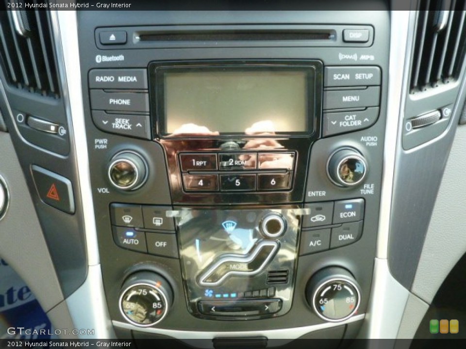 Gray Interior Controls for the 2012 Hyundai Sonata Hybrid #61613604