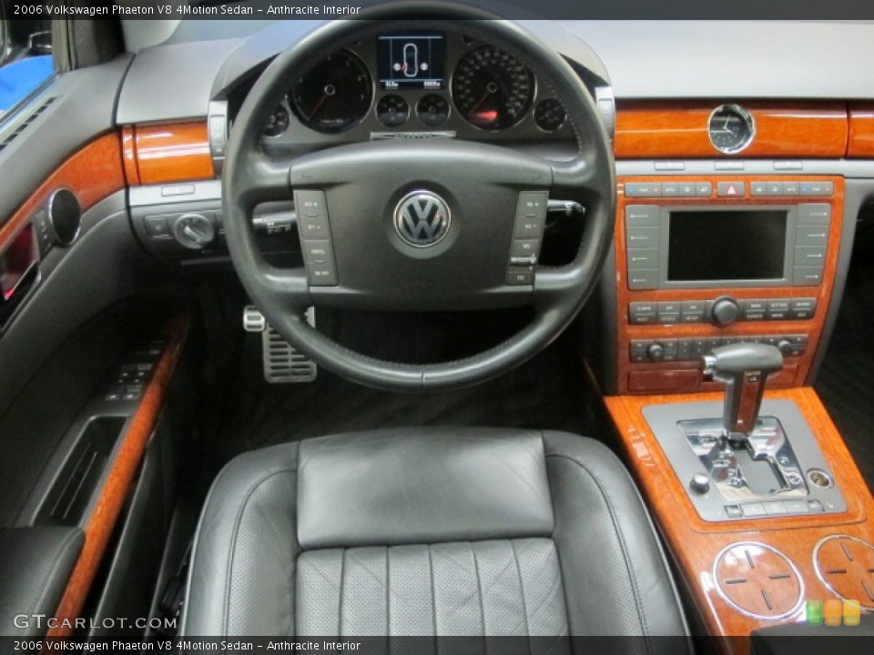 Anthracite Interior Dashboard for the 2006 Volkswagen Phaeton V8 4Motion Sedan #61622961