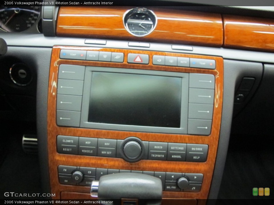 Anthracite Interior Controls for the 2006 Volkswagen Phaeton V8 4Motion Sedan #61623018