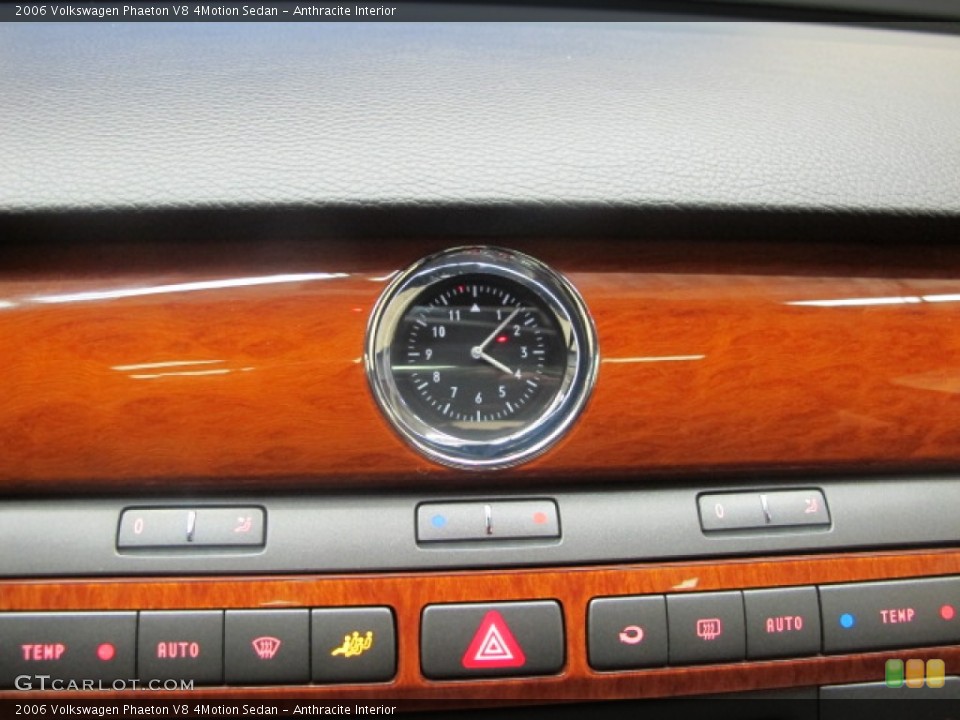 Anthracite Interior Controls for the 2006 Volkswagen Phaeton V8 4Motion Sedan #61623027
