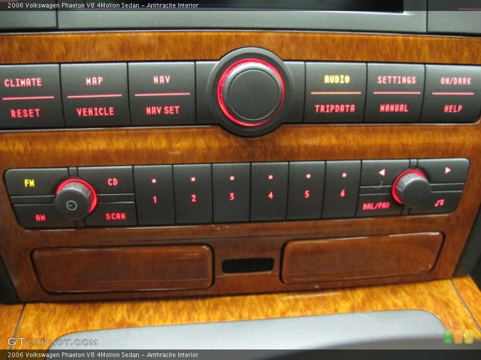 Anthracite Interior Controls for the 2006 Volkswagen Phaeton V8 4Motion Sedan #61623045