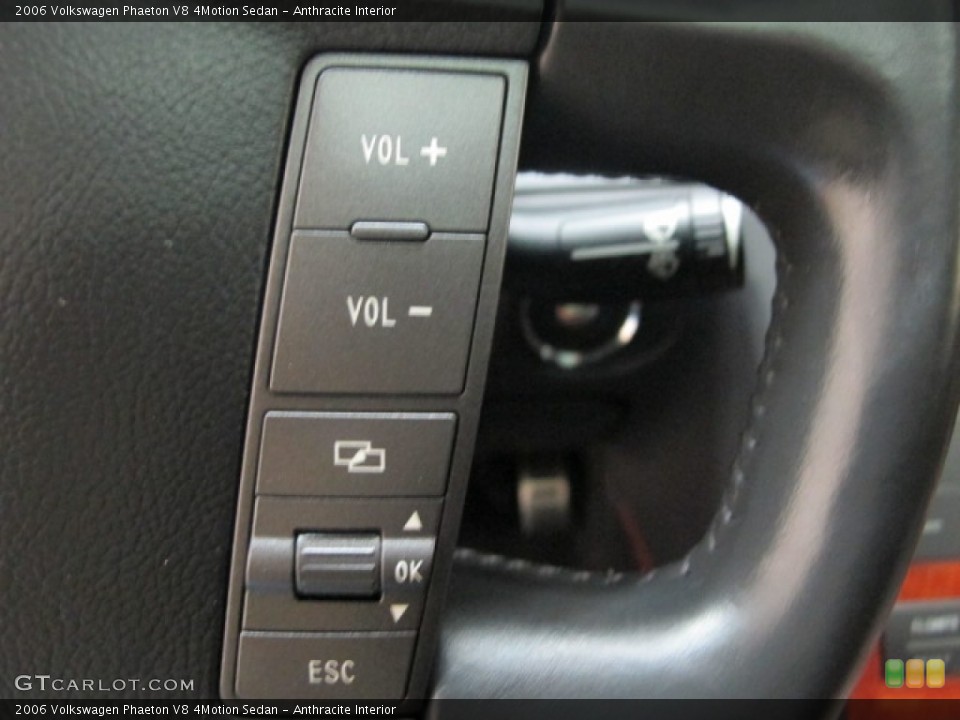 Anthracite Interior Controls for the 2006 Volkswagen Phaeton V8 4Motion Sedan #61623117