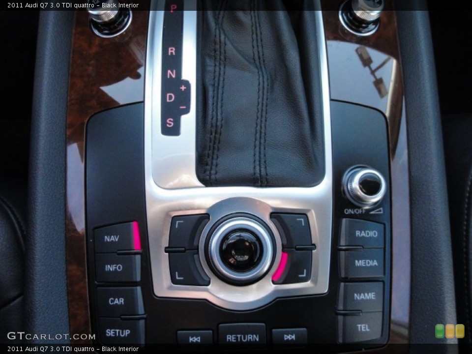 Black Interior Controls for the 2011 Audi Q7 3.0 TDI quattro #61625820