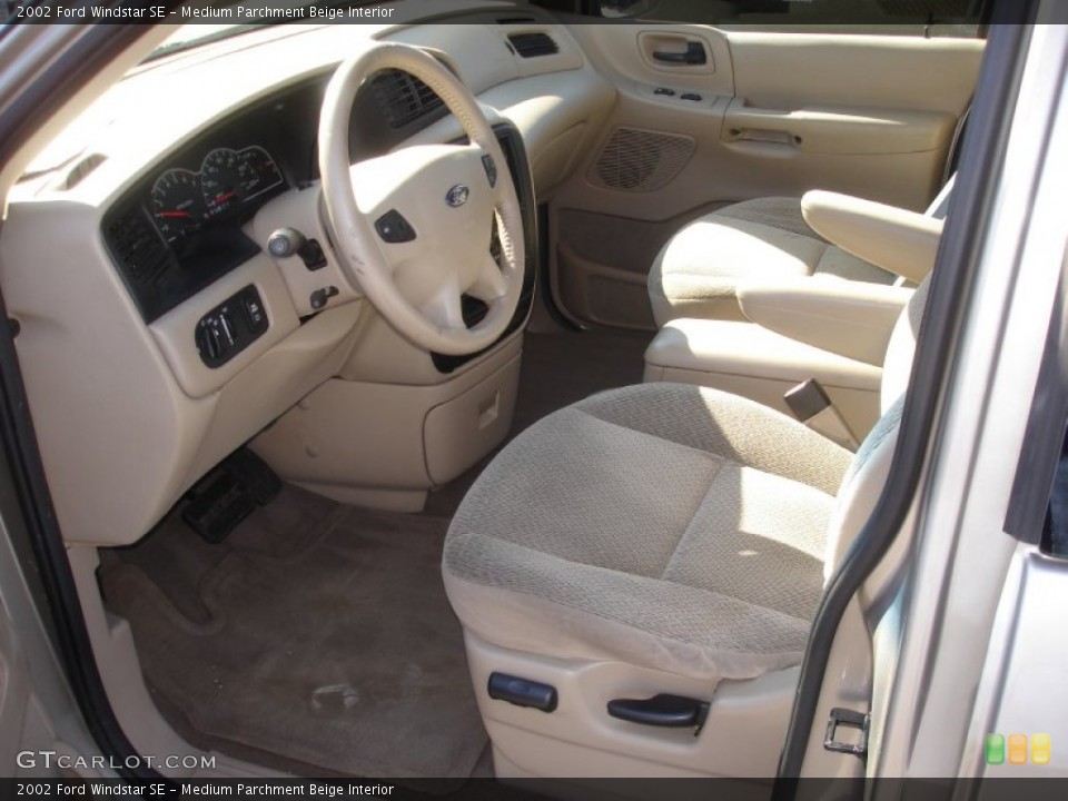 Medium Parchment Beige Interior Photo for the 2002 Ford Windstar SE #61627458