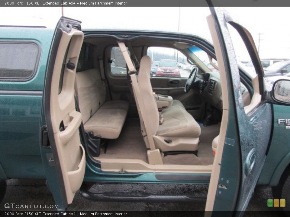 Medium Parchment Interior Photo for the 2000 Ford F150 XLT Extended Cab 4x4 #61652177