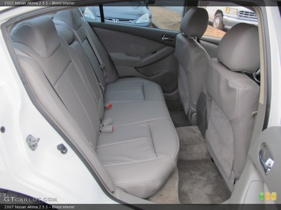 Blond Interior Photo for the 2007 Nissan Altima 2.5 S #61671904