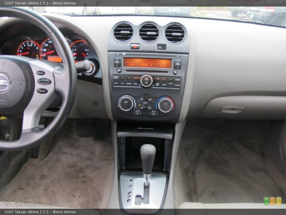 Blond Interior Dashboard for the 2007 Nissan Altima 2.5 S #61671923