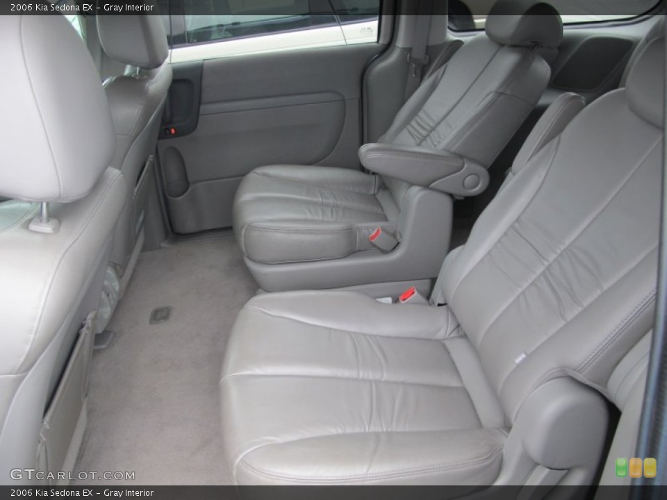 Gray Interior Photo for the 2006 Kia Sedona EX #61674191