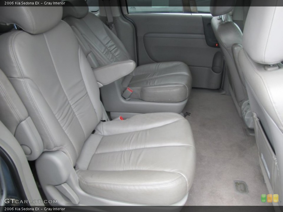 Gray Interior Photo for the 2006 Kia Sedona EX #61674209