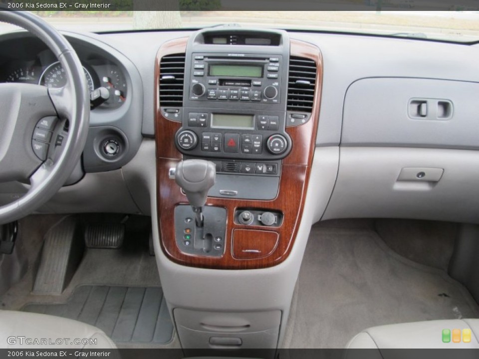 Gray Interior Controls for the 2006 Kia Sedona EX #61674227