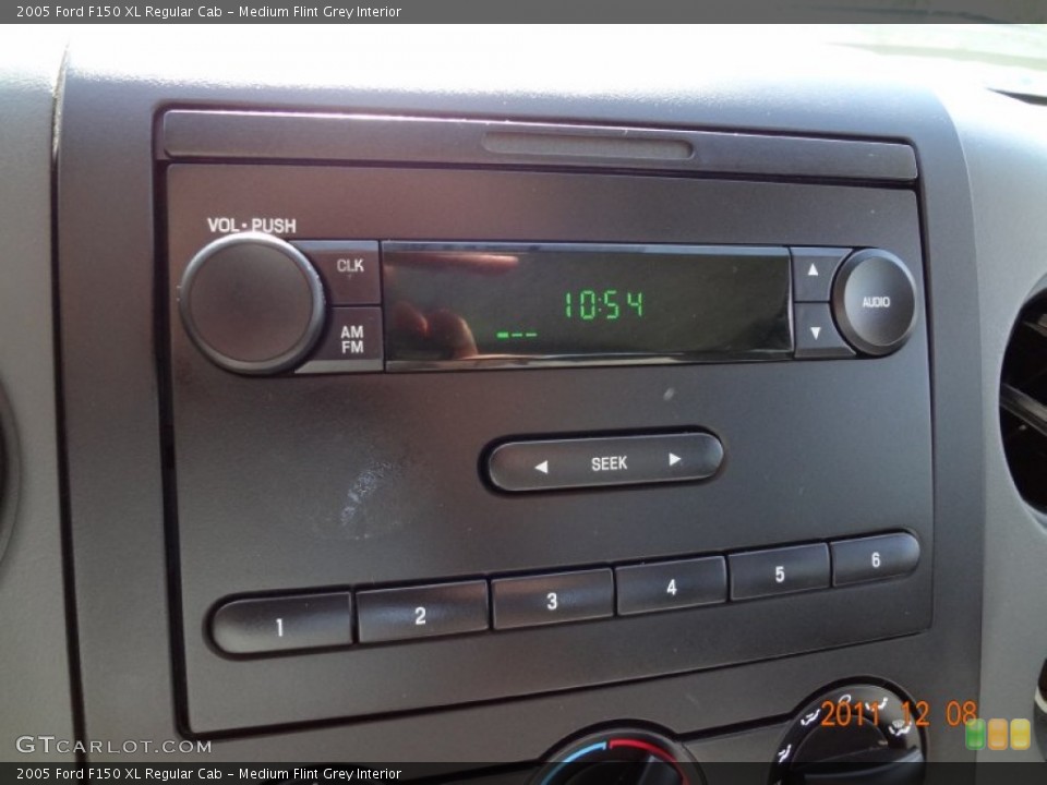 Medium Flint Grey Interior Audio System for the 2005 Ford F150 XL Regular Cab #61687247