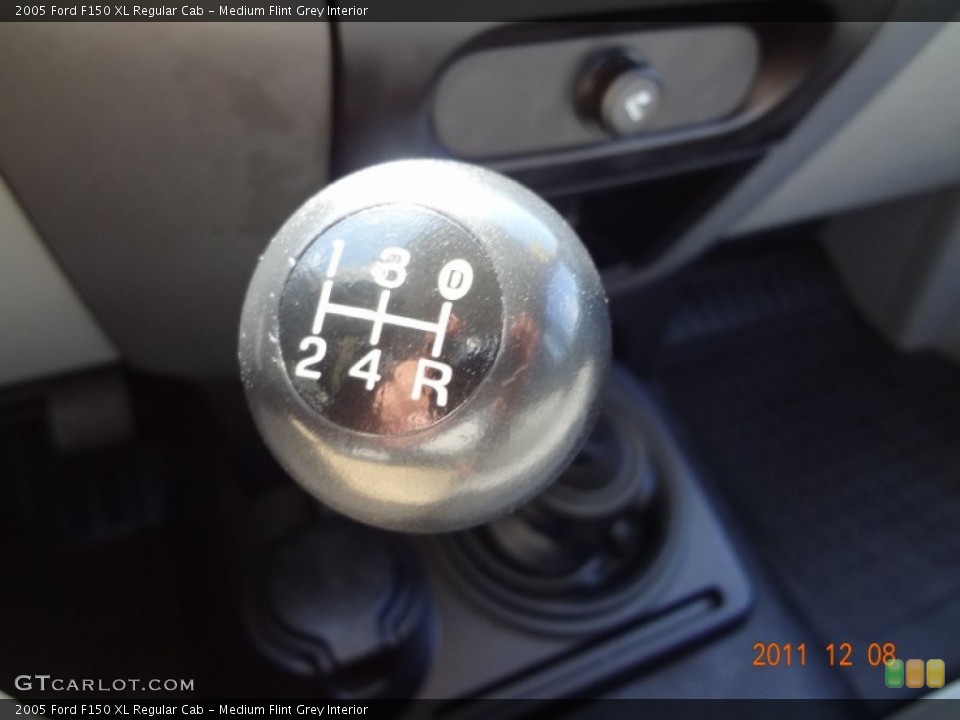Medium Flint Grey Interior Transmission for the 2005 Ford F150 XL Regular Cab #61687254