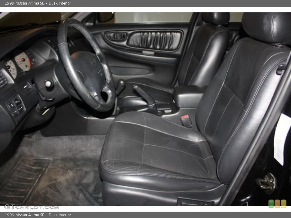 Dusk Interior Photo for the 1999 Nissan Altima SE #61689641