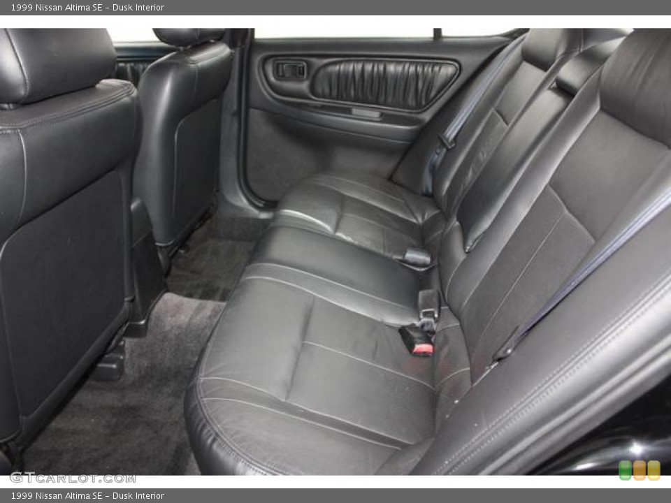 Dusk Interior Photo for the 1999 Nissan Altima SE #61689649