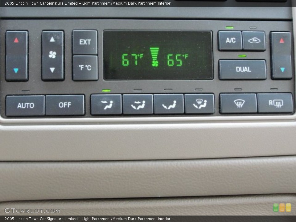 Light Parchment/Medium Dark Parchment Interior Controls for the 2005 Lincoln Town Car Signature Limited #61696481