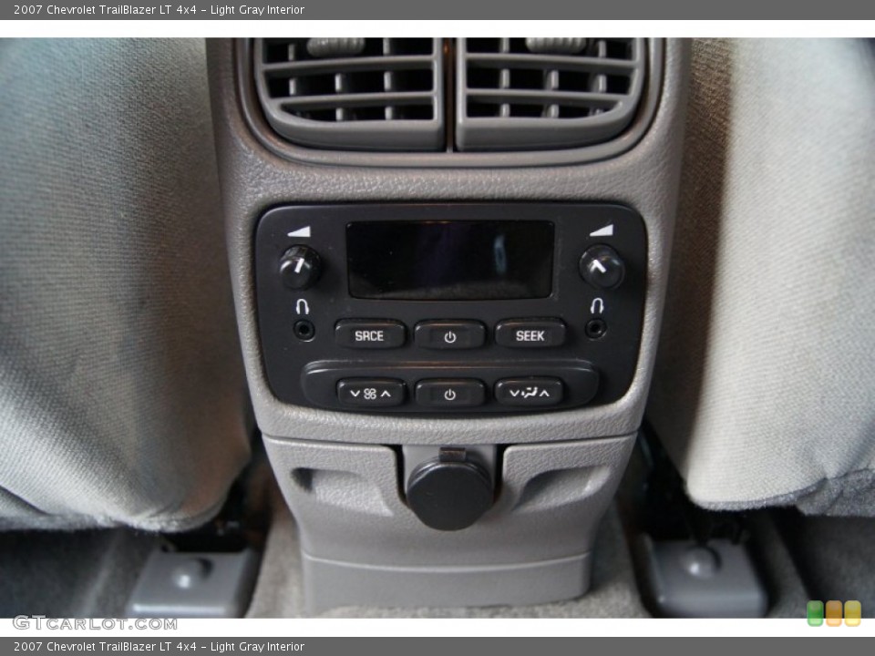 Light Gray Interior Controls for the 2007 Chevrolet TrailBlazer LT 4x4 #61704615