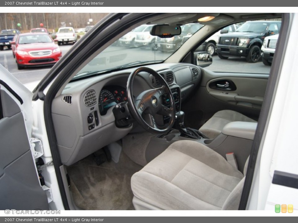 Light Gray Interior Photo for the 2007 Chevrolet TrailBlazer LT 4x4 #61704651