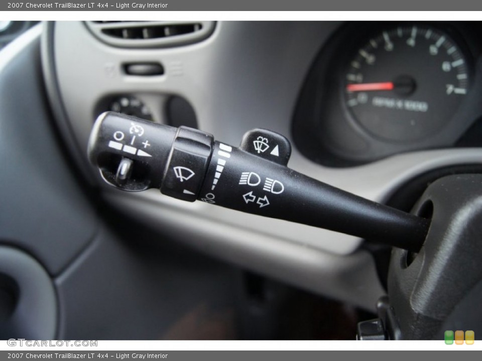 Light Gray Interior Controls for the 2007 Chevrolet TrailBlazer LT 4x4 #61704672