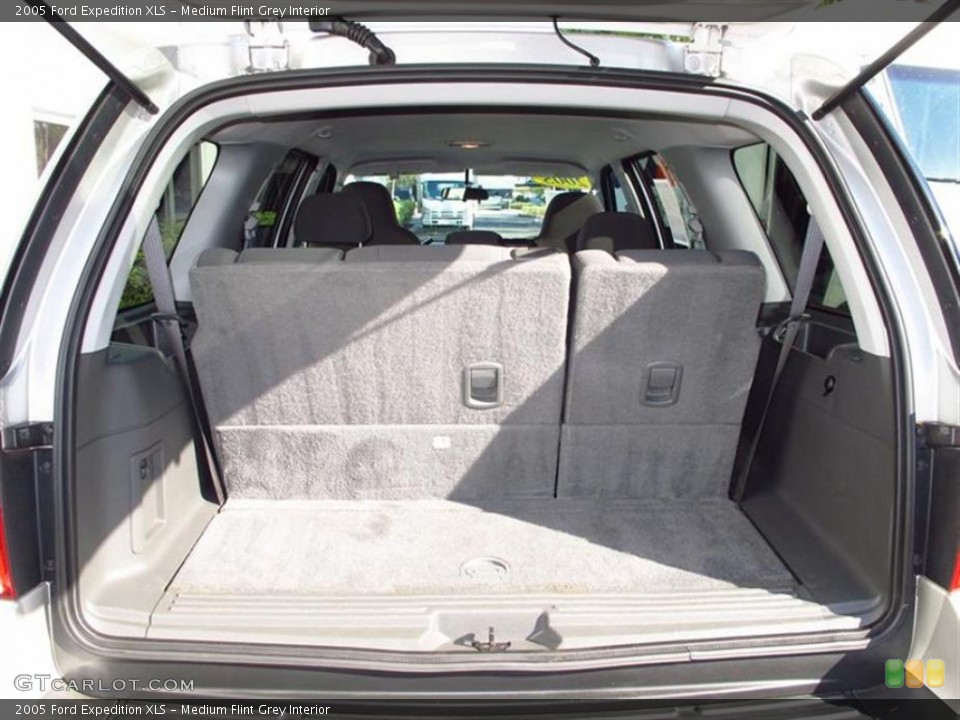 Medium Flint Grey Interior Trunk for the 2005 Ford Expedition XLS #61731952