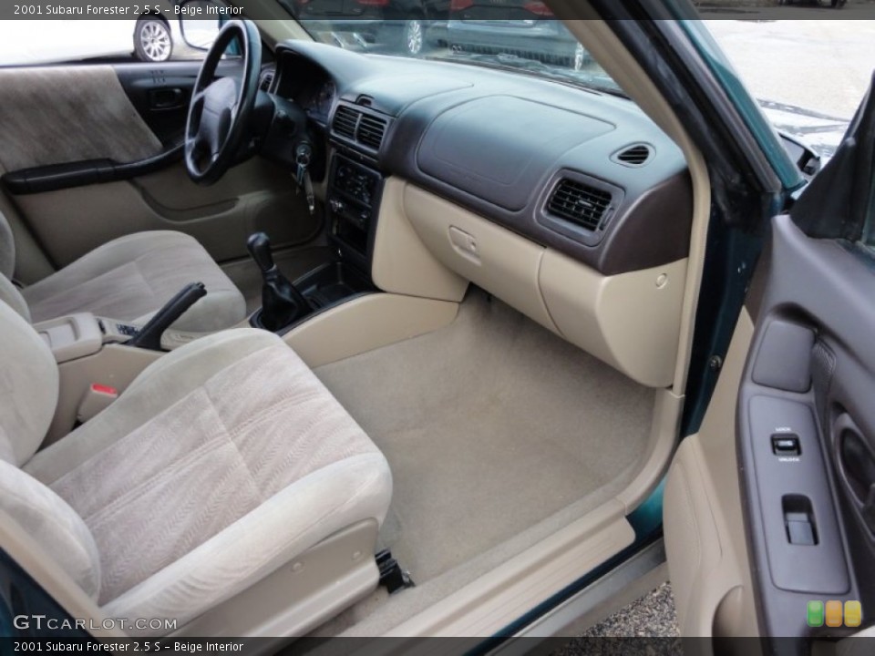 Beige Interior Photo for the 2001 Subaru Forester 2.5 S #61741341