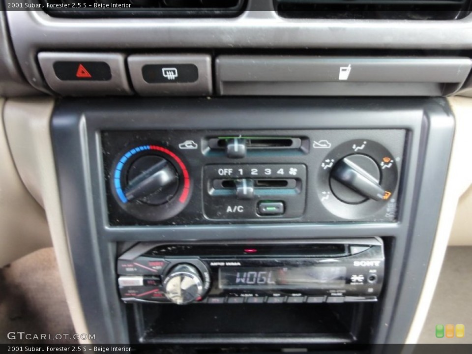Beige Interior Controls for the 2001 Subaru Forester 2.5 S #61741563