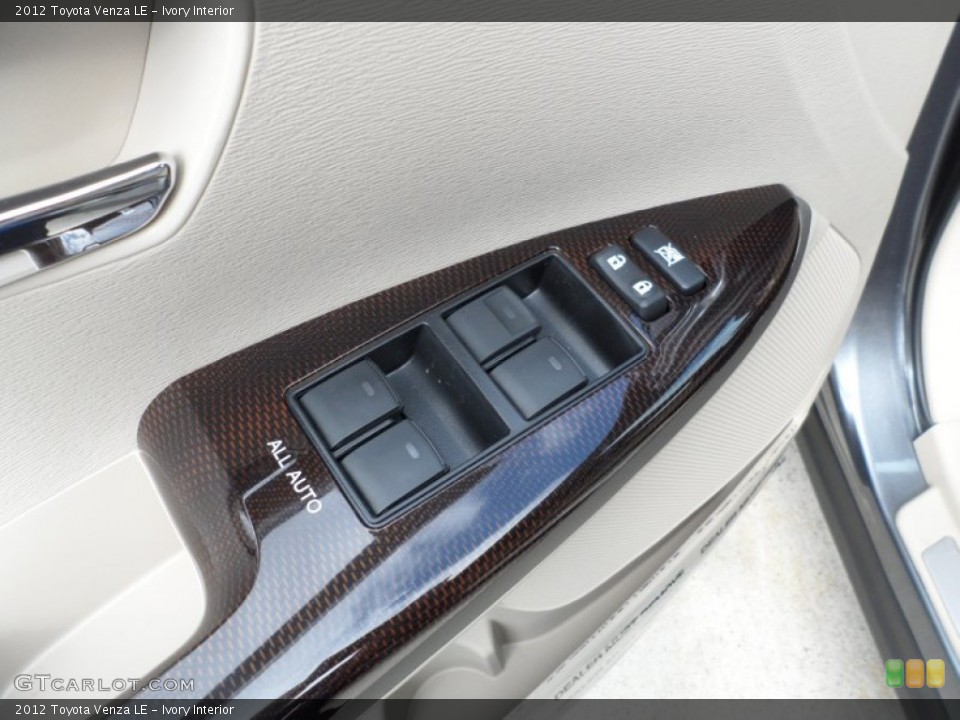 Ivory Interior Controls for the 2012 Toyota Venza LE #61752508
