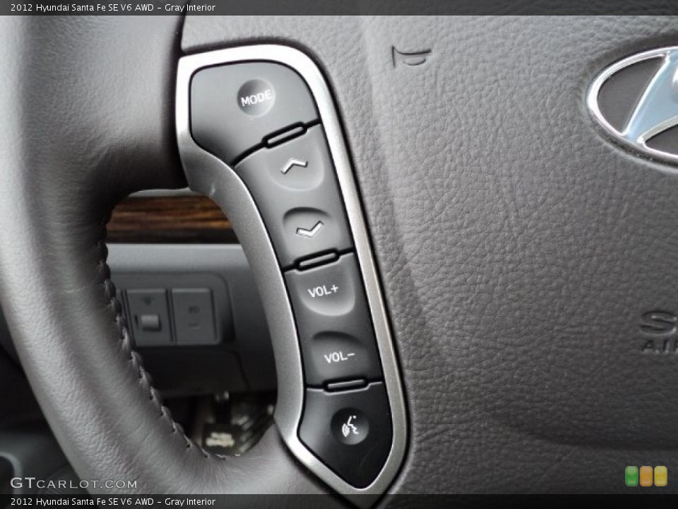 Gray Interior Controls for the 2012 Hyundai Santa Fe SE V6 AWD #61814075