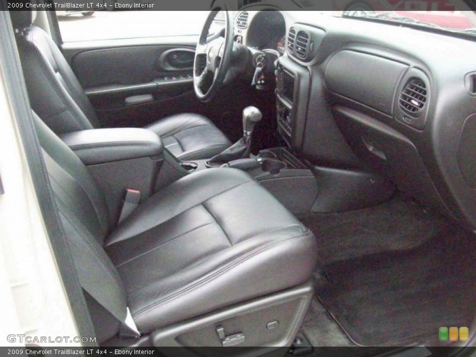 Ebony Interior Photo for the 2009 Chevrolet TrailBlazer LT 4x4 #61837389