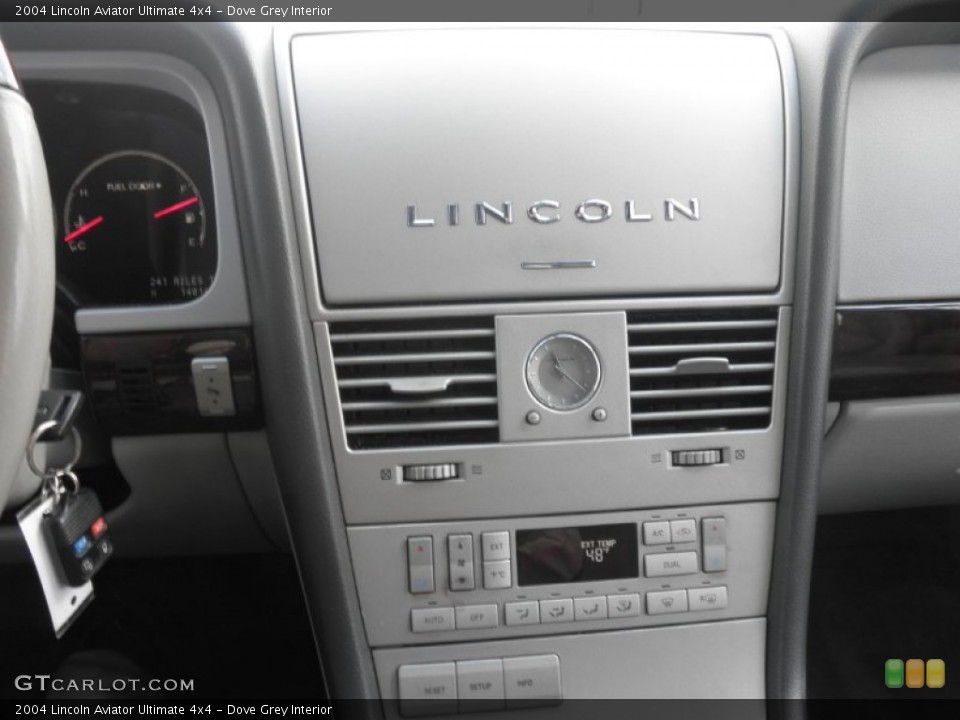 Dove Grey Interior Controls for the 2004 Lincoln Aviator Ultimate 4x4 #61839300
