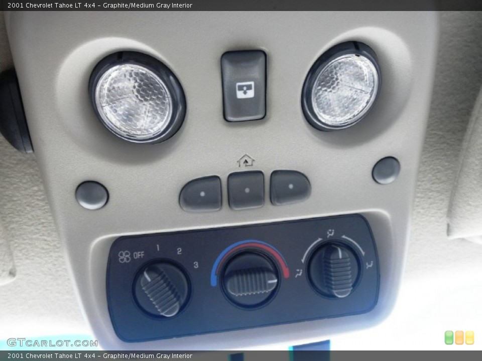 Graphite/Medium Gray Interior Controls for the 2001 Chevrolet Tahoe LT 4x4 #61839588