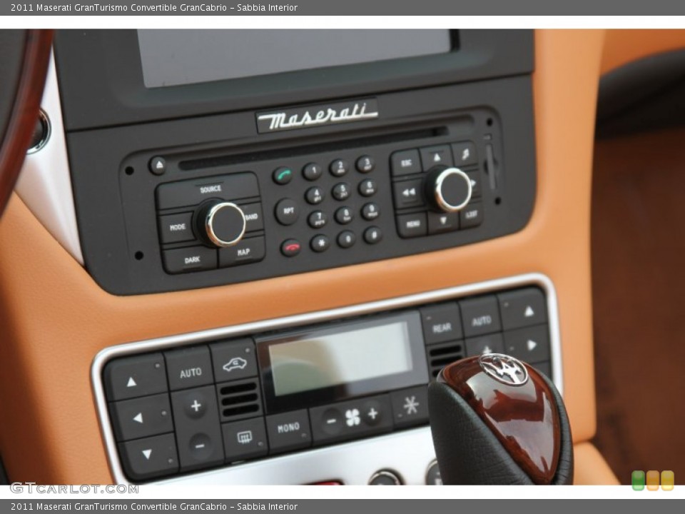 Sabbia Interior Controls for the 2011 Maserati GranTurismo Convertible GranCabrio #61861758