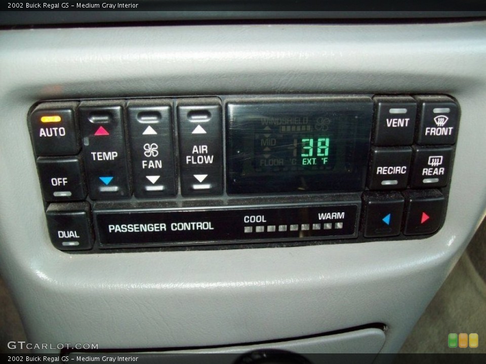 Medium Gray Interior Controls for the 2002 Buick Regal GS #61919800
