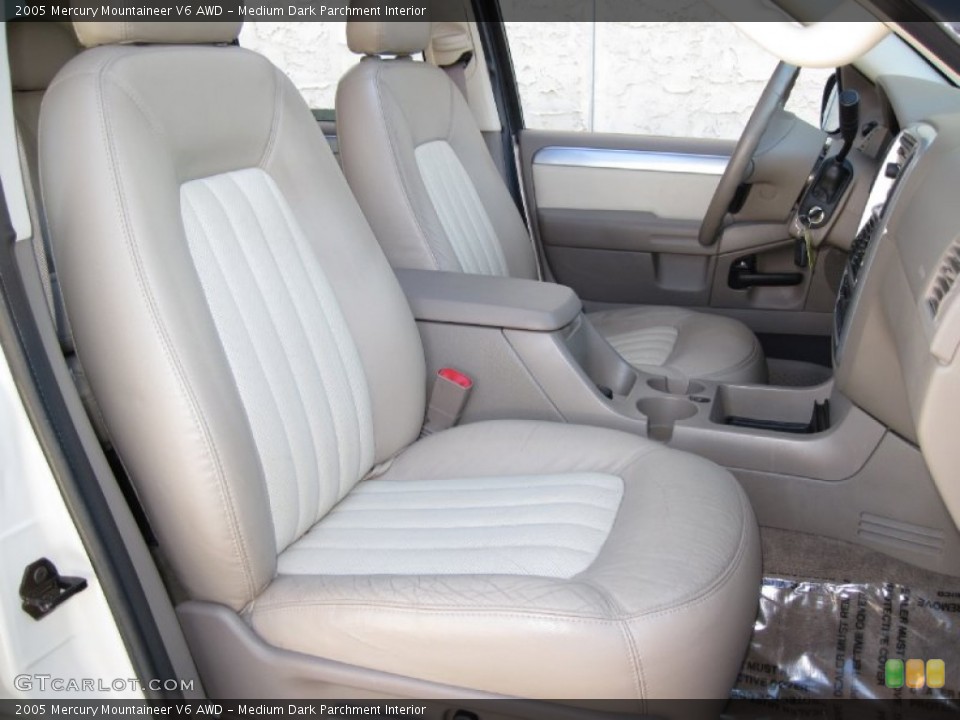 Medium Dark Parchment Interior Photo for the 2005 Mercury Mountaineer V6 AWD #61921279