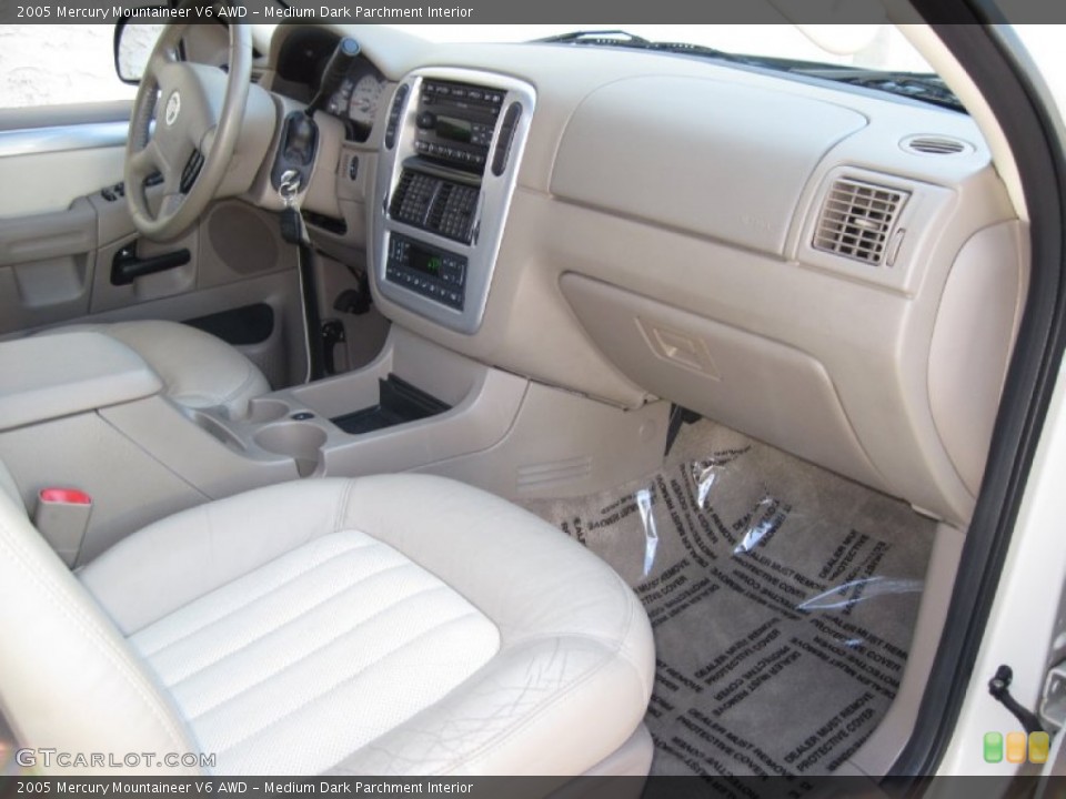 Medium Dark Parchment Interior Dashboard for the 2005 Mercury Mountaineer V6 AWD #61921309