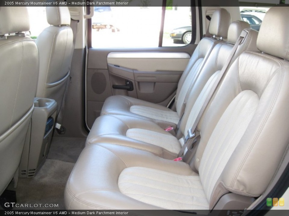 Medium Dark Parchment Interior Photo for the 2005 Mercury Mountaineer V6 AWD #61921318
