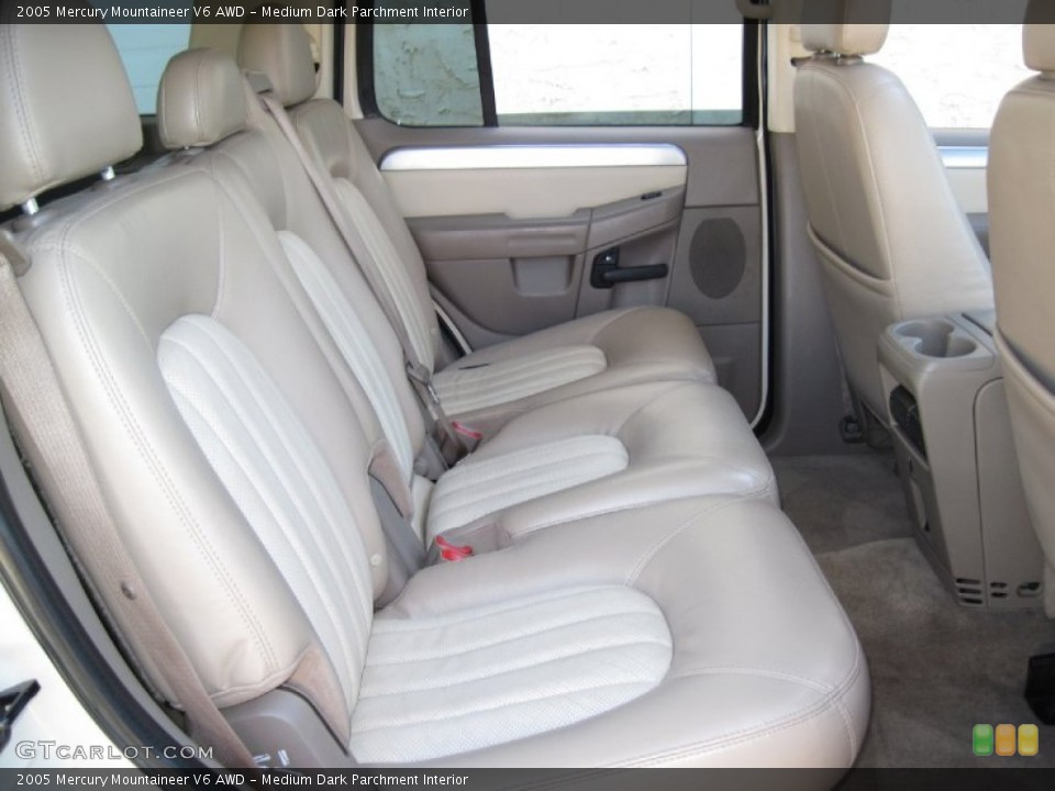 Medium Dark Parchment Interior Photo for the 2005 Mercury Mountaineer V6 AWD #61921324