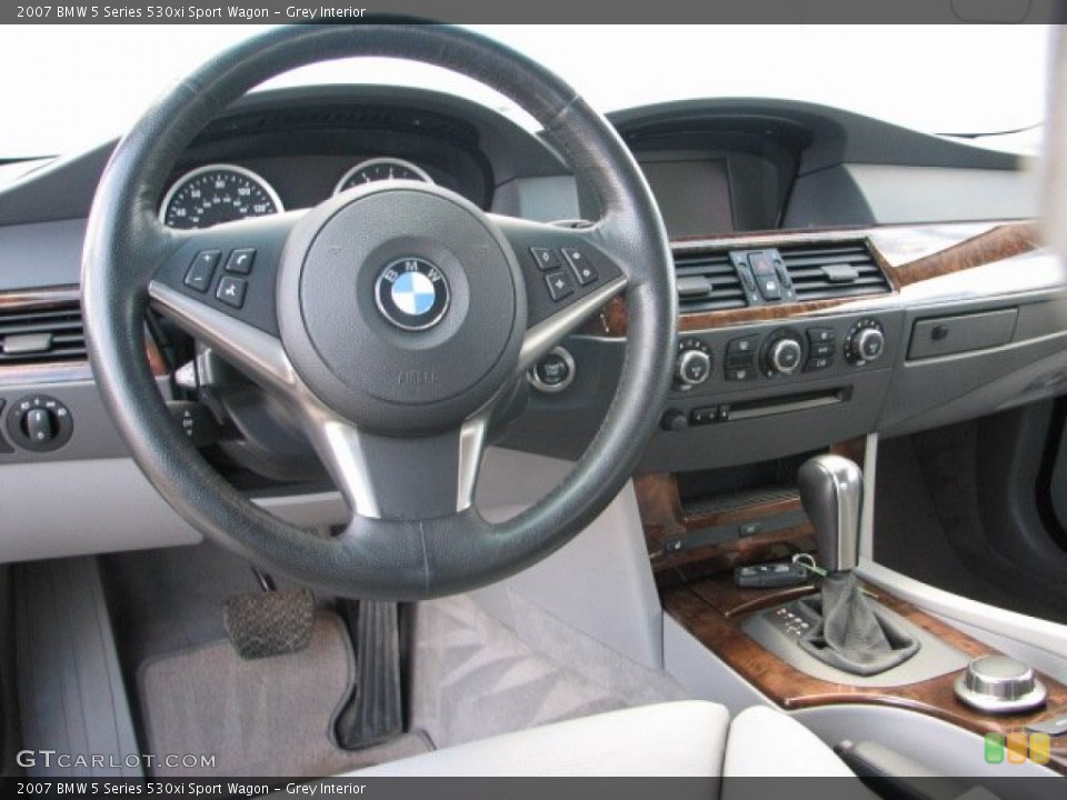 Grey Interior Dashboard for the 2007 BMW 5 Series 530xi Sport Wagon #61938635