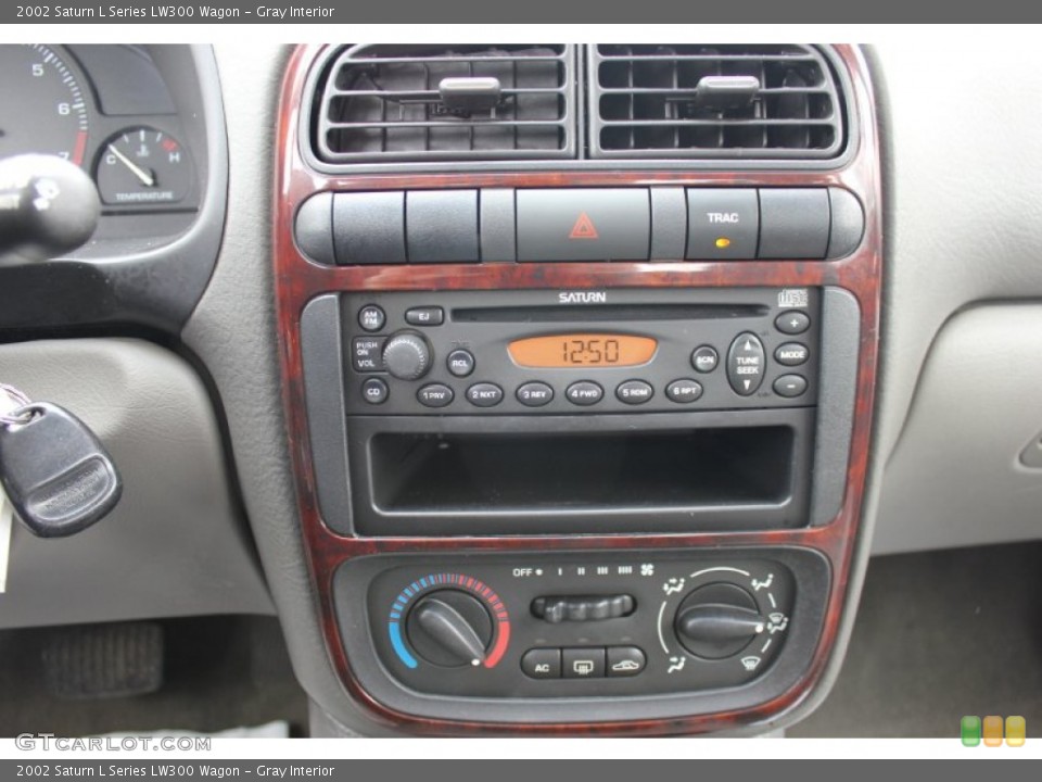 Gray Interior Controls for the 2002 Saturn L Series LW300 Wagon #61939451