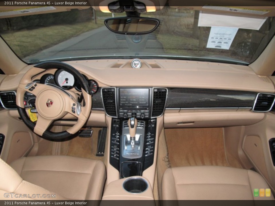 Luxor Beige Interior Dashboard for the 2011 Porsche Panamera 4S #61994478