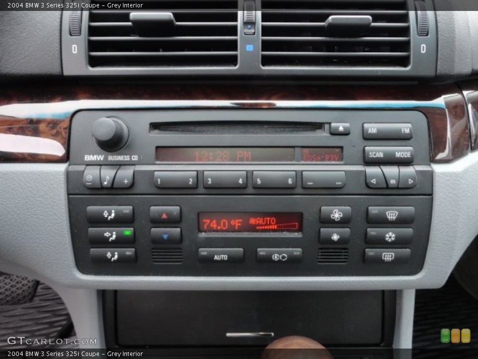 Grey Interior Controls for the 2004 BMW 3 Series 325i Coupe #62013537