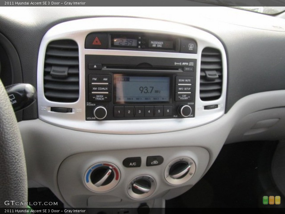 Gray Interior Controls for the 2011 Hyundai Accent SE 3 Door #62023986