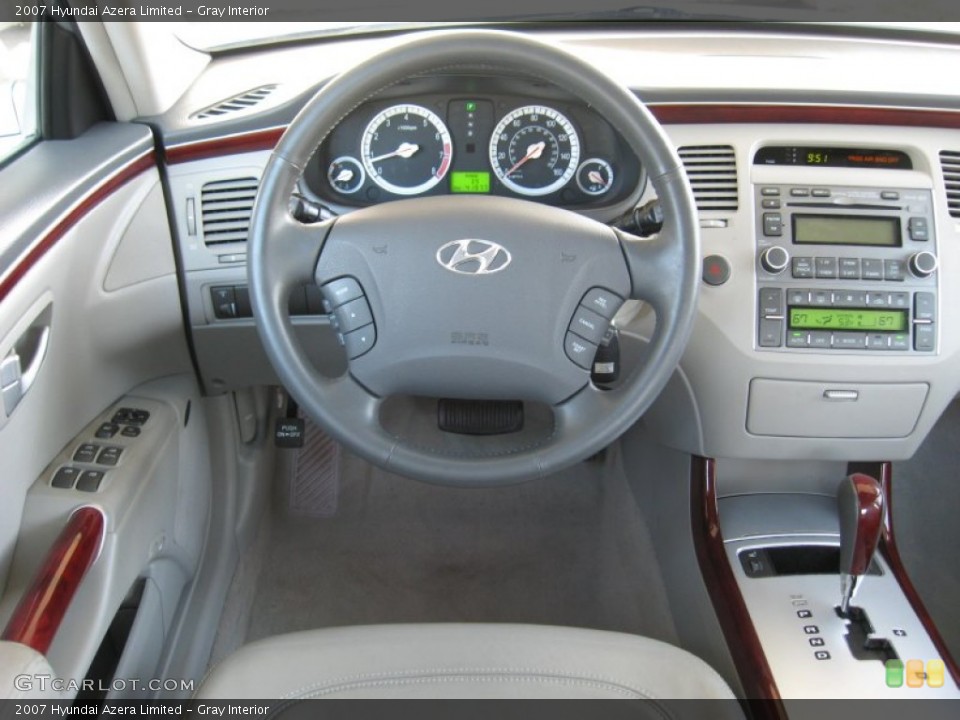Gray Interior Dashboard for the 2007 Hyundai Azera Limited #62048544