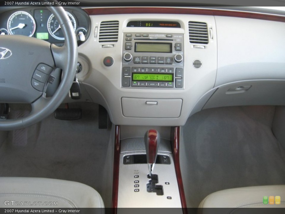 Gray Interior Dashboard for the 2007 Hyundai Azera Limited #62048550