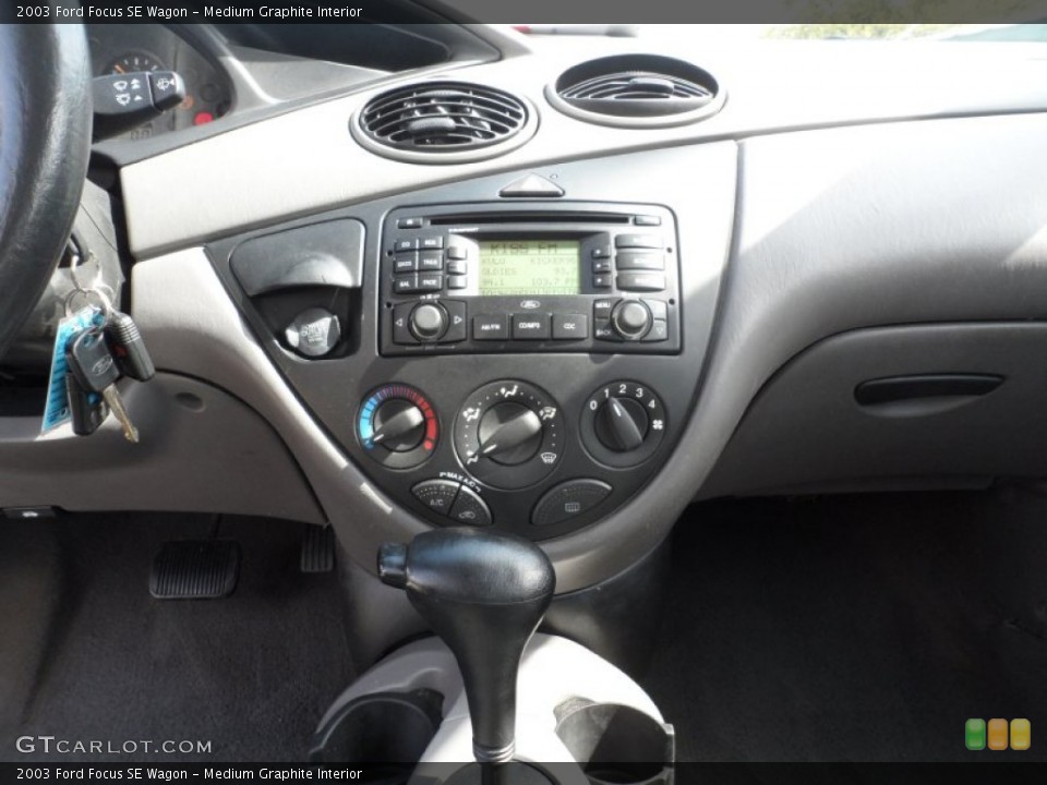 Medium Graphite Interior Controls for the 2003 Ford Focus SE Wagon #62065413